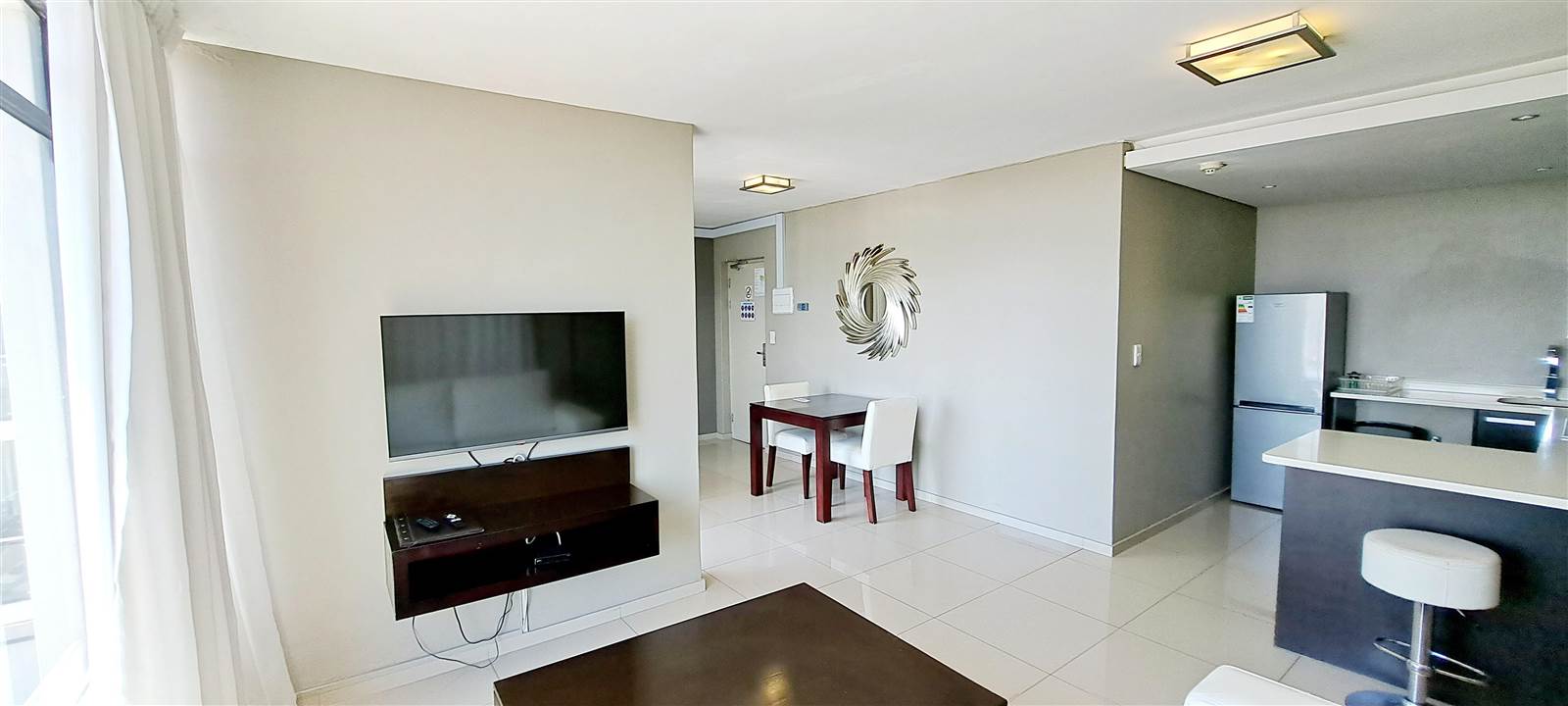 1 Bed Apartment in Tableview photo number 2