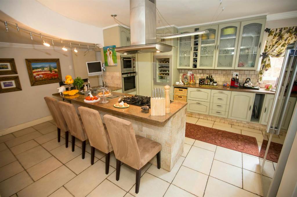 4 Bed House in Waterkloof Ridge photo number 26