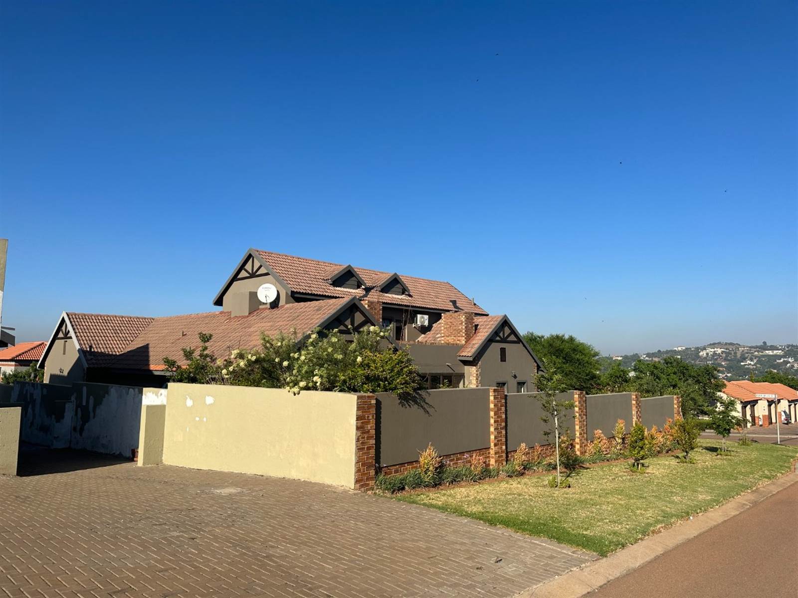 4 Bed House in Rietvlei Ridge Country Estate photo number 2