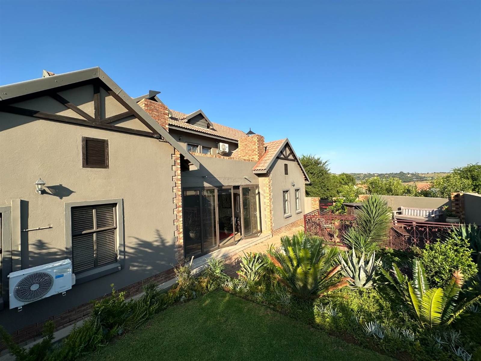 4 Bed House in Rietvlei Ridge Country Estate photo number 19
