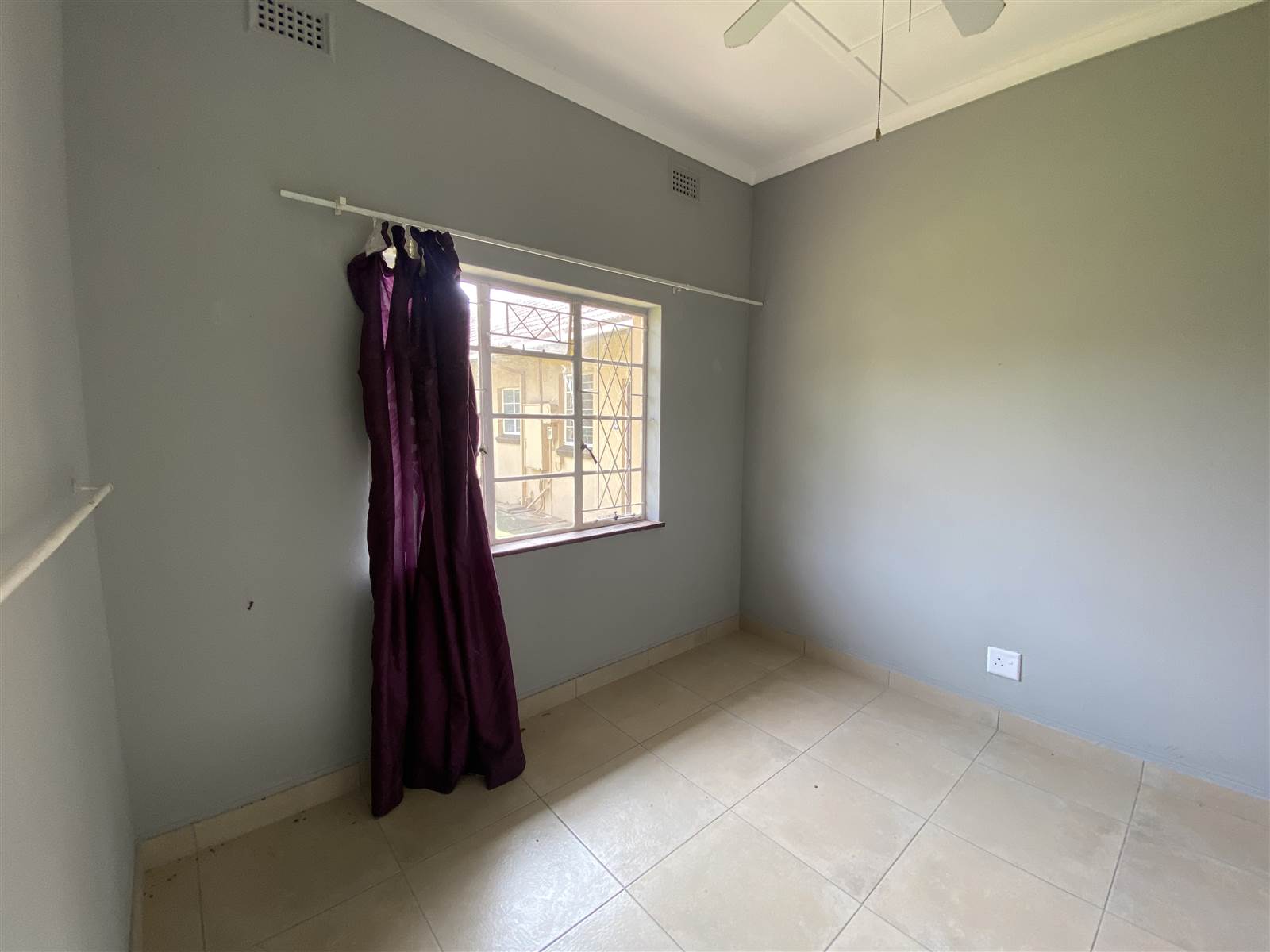 2 Bed Apartment in Uvongo photo number 8
