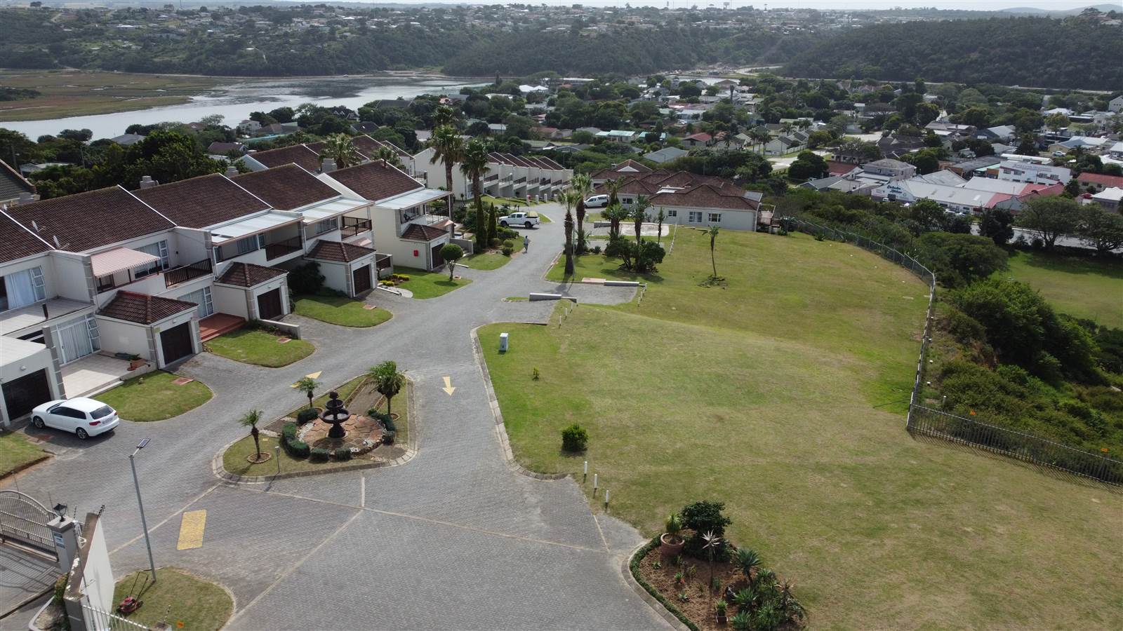 2 Bed Townhouse in Port Alfred photo number 1