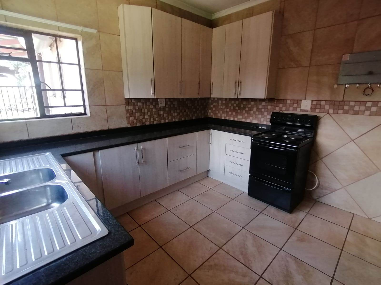 5 Bed House in Lydenburg photo number 3