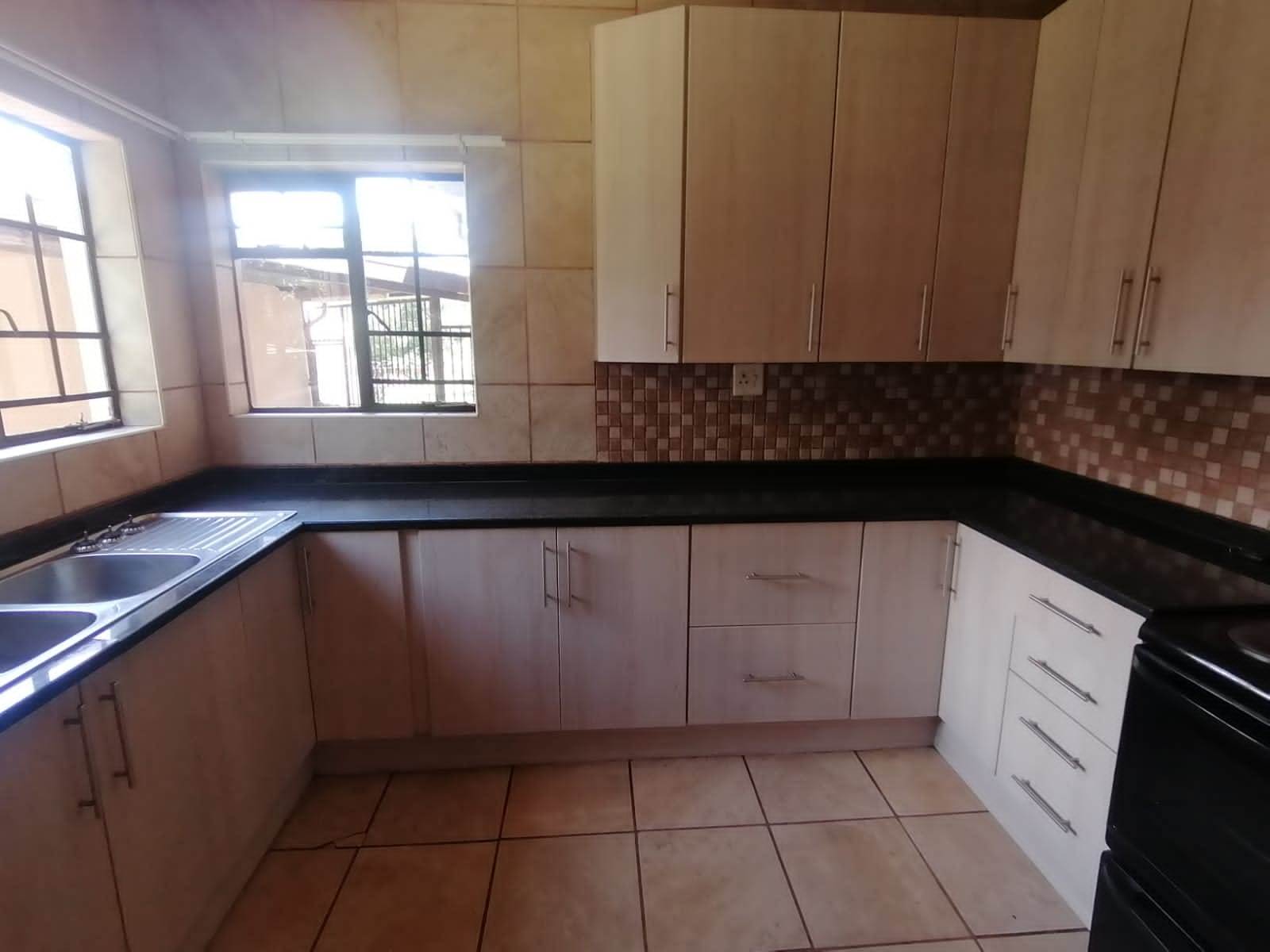 5 Bed House in Lydenburg photo number 2