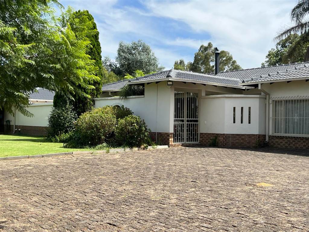 6 Bed House in Randjesfontein photo number 1