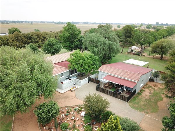 4.3 ha Smallholding