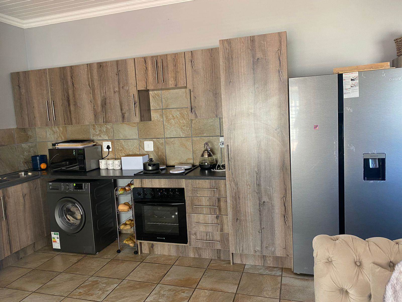 1 Bed Apartment in Hartbeespoort Dam photo number 2