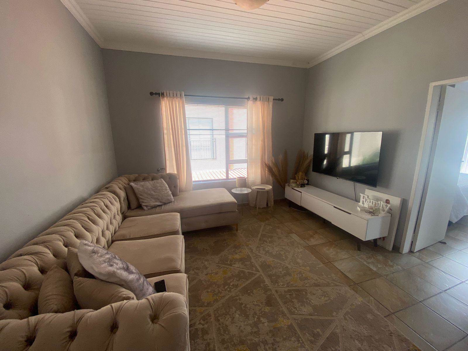 1 Bed Apartment in Hartbeespoort Dam photo number 3