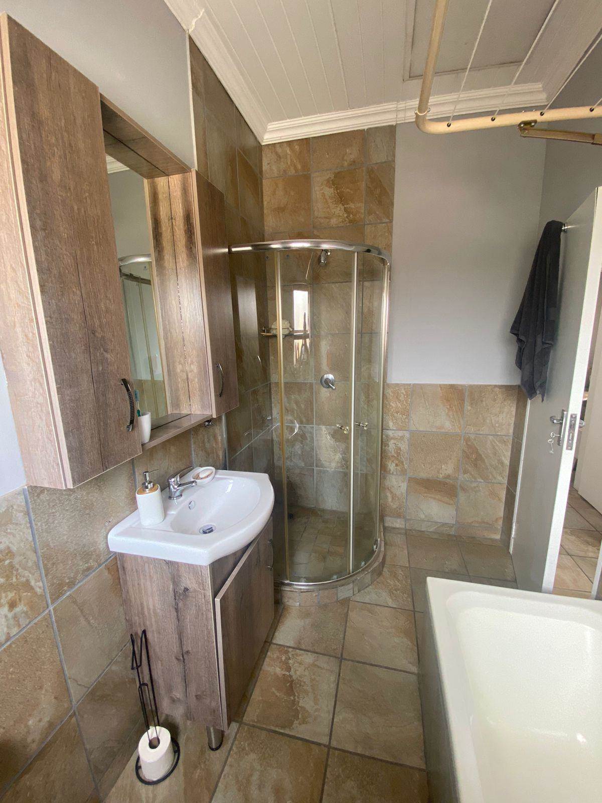 1 Bed Apartment in Hartbeespoort Dam photo number 7