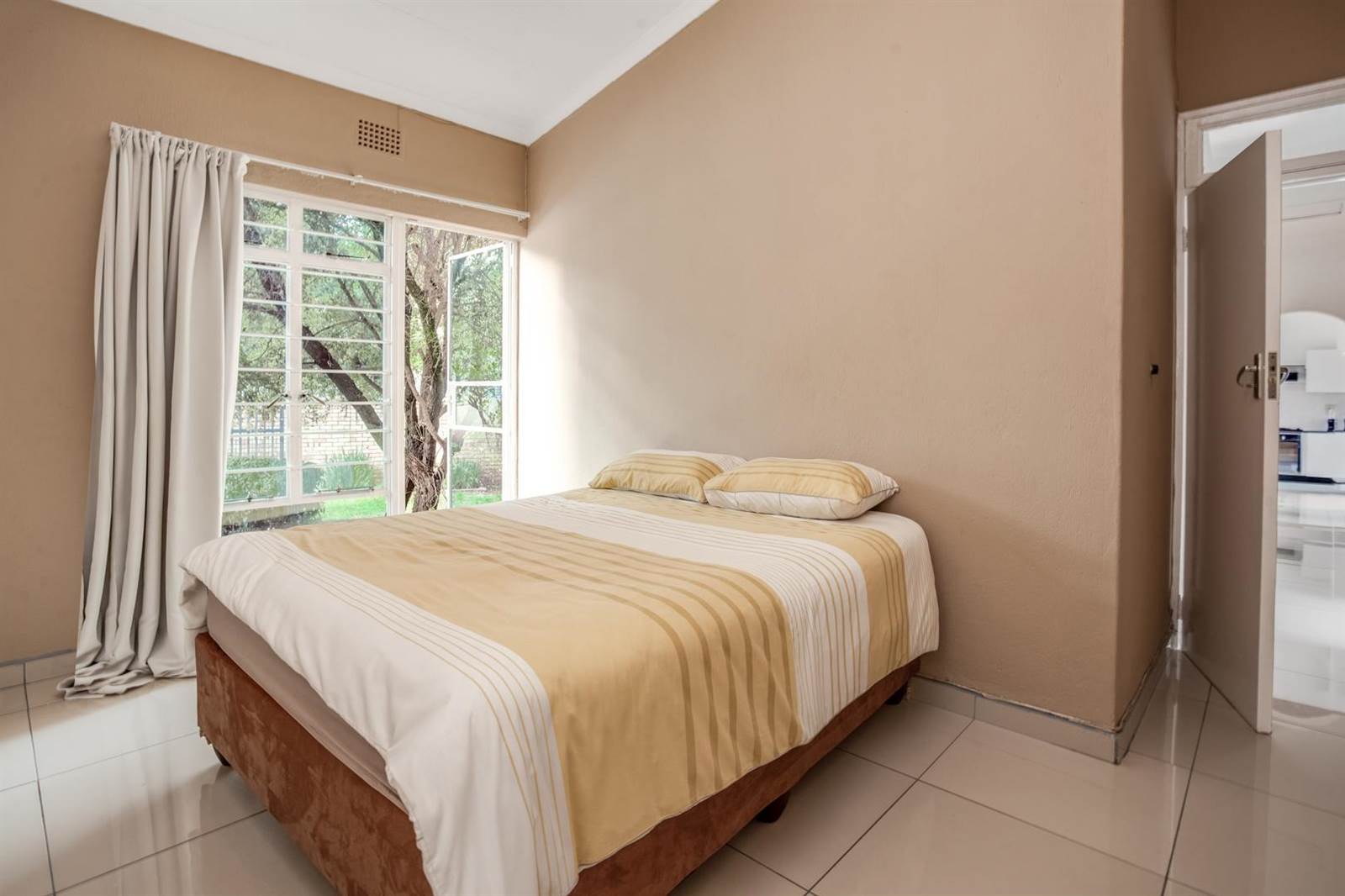 4 Bed House in Weltevreden Park photo number 16