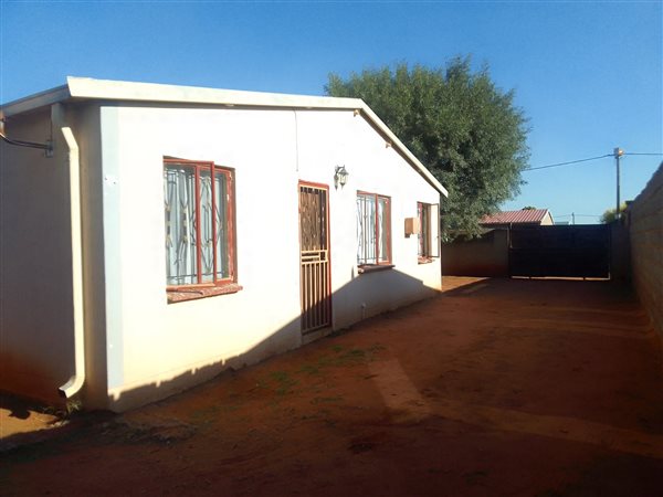 3 Bed House in Protea Glen