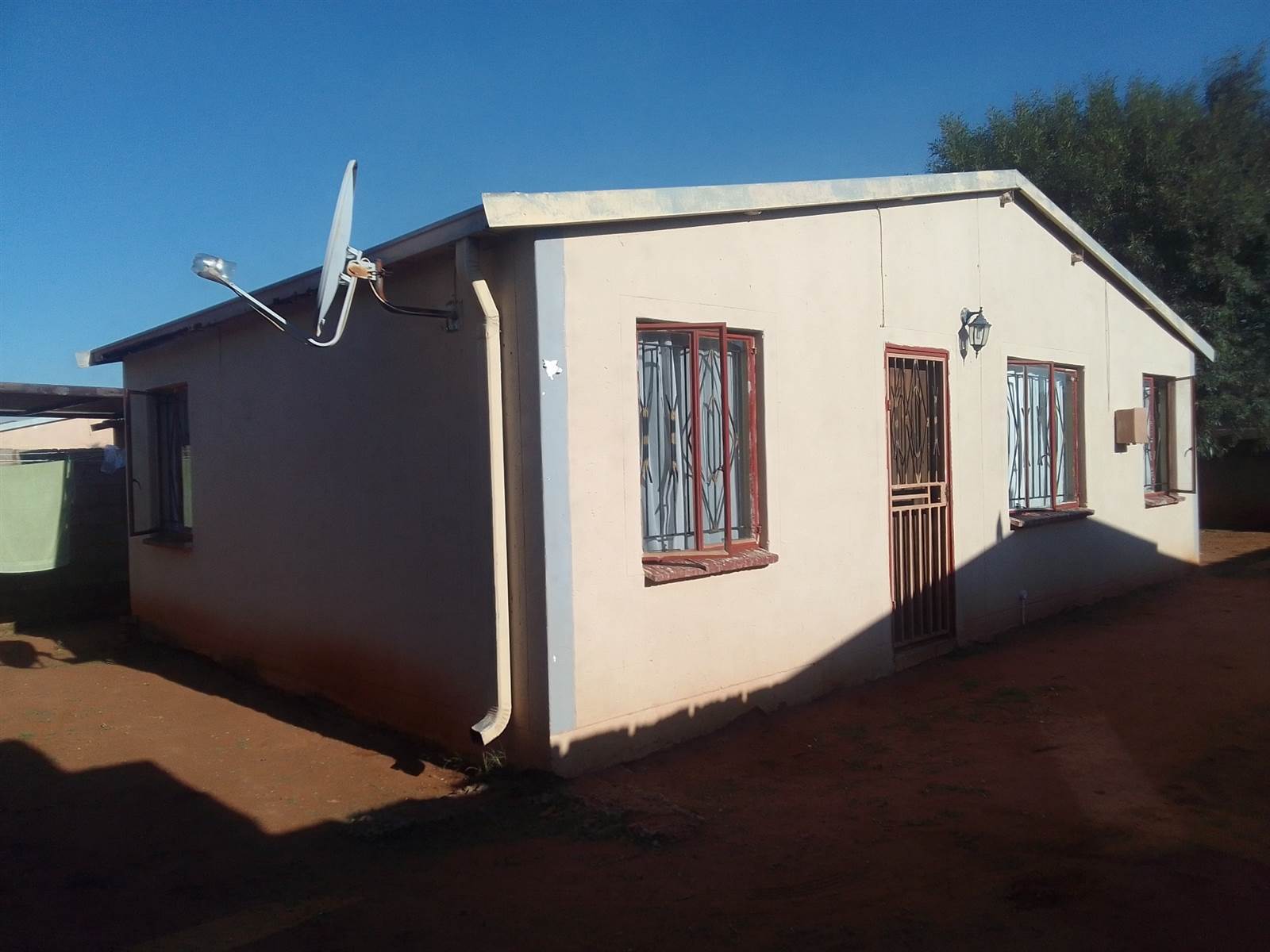 3 Bed House in Protea Glen photo number 2
