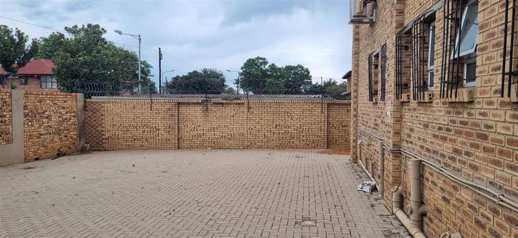 1800  m² Commercial space in Randfontein Central photo number 3