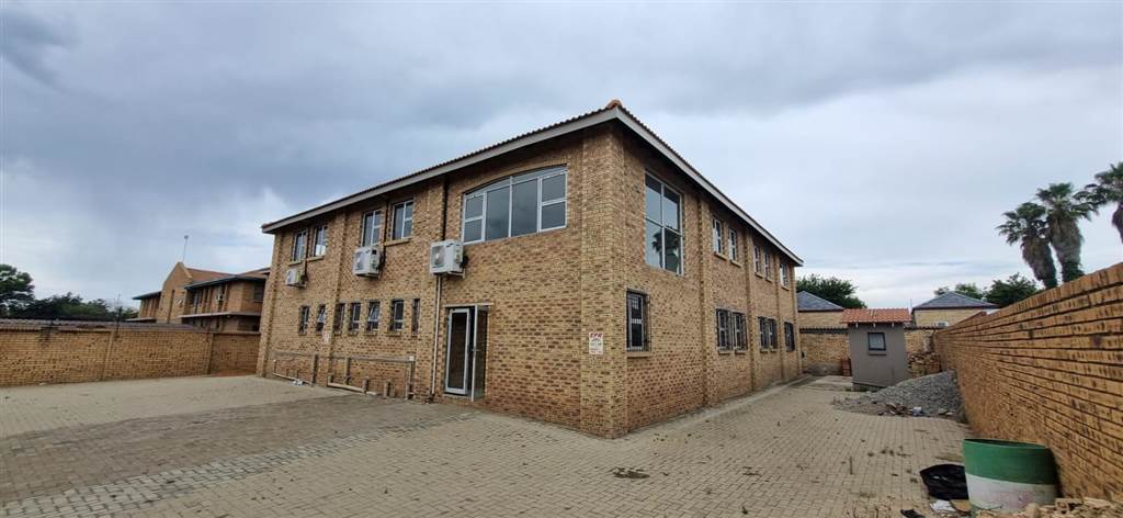 1800  m² Commercial space in Randfontein Central photo number 2