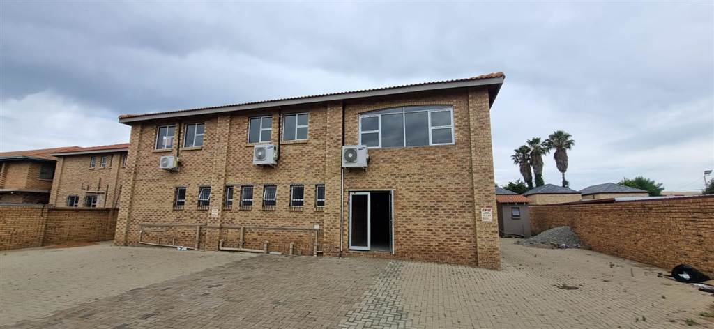 1800  m² Commercial space in Randfontein Central photo number 1