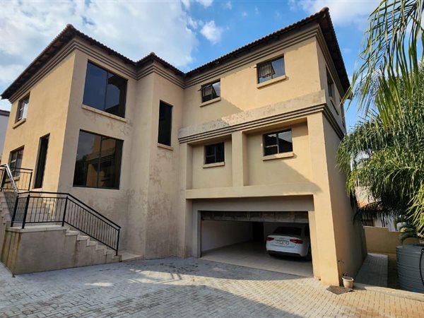 4 Bedroom House 4 Bedroom House