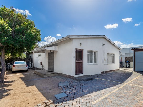 8 Bed House in Maitland