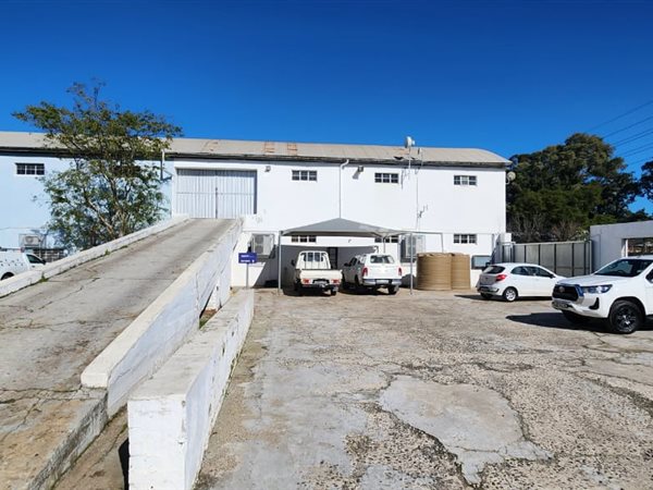 1 380  m² Industrial space