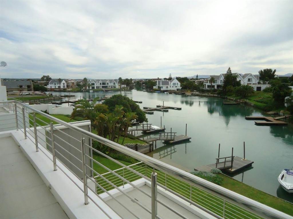 4 Bed Townhouse in St Francis Bay Canals photo number 1