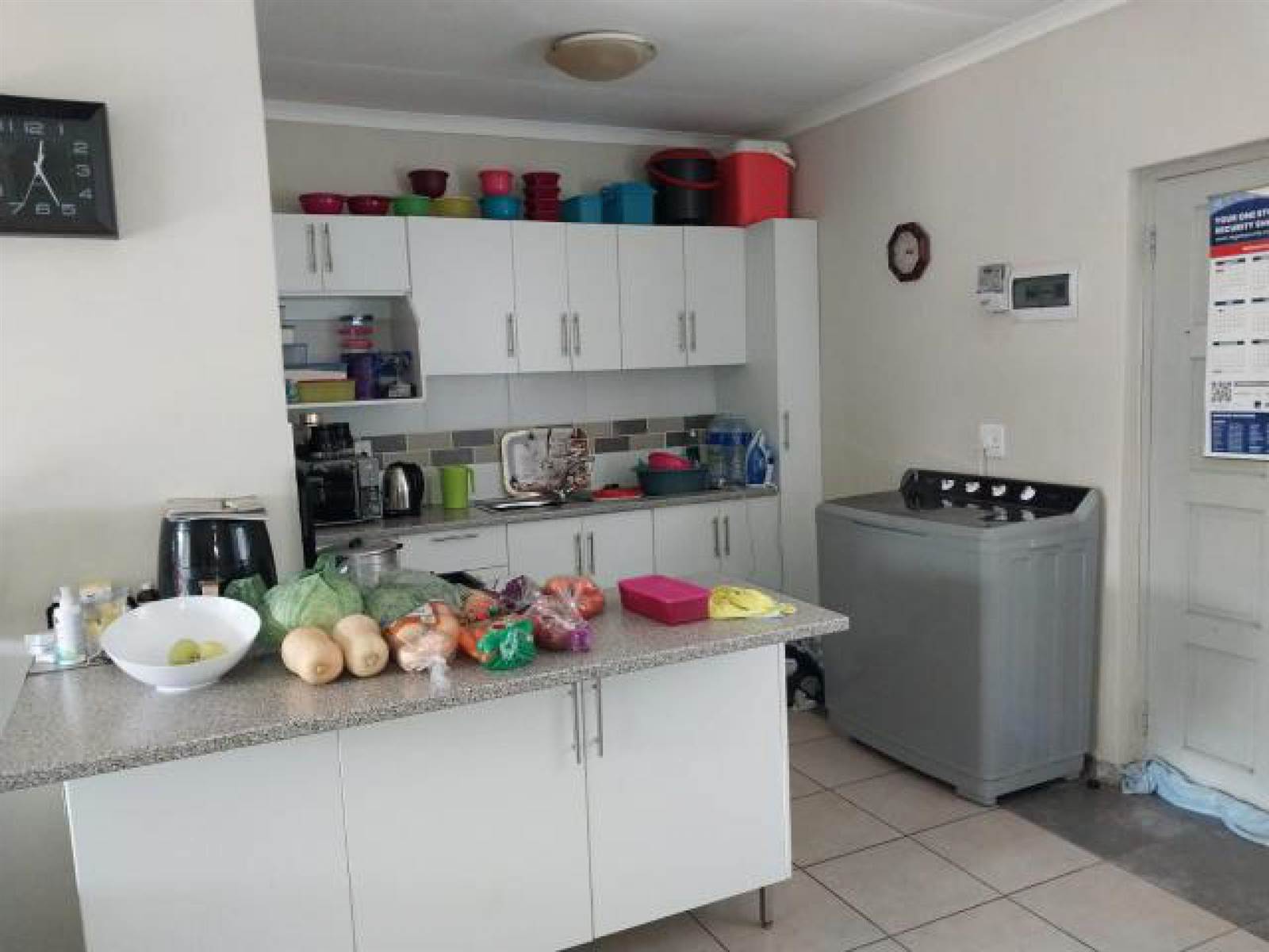 3 Bed Townhouse in Bloemfontein Farms photo number 2