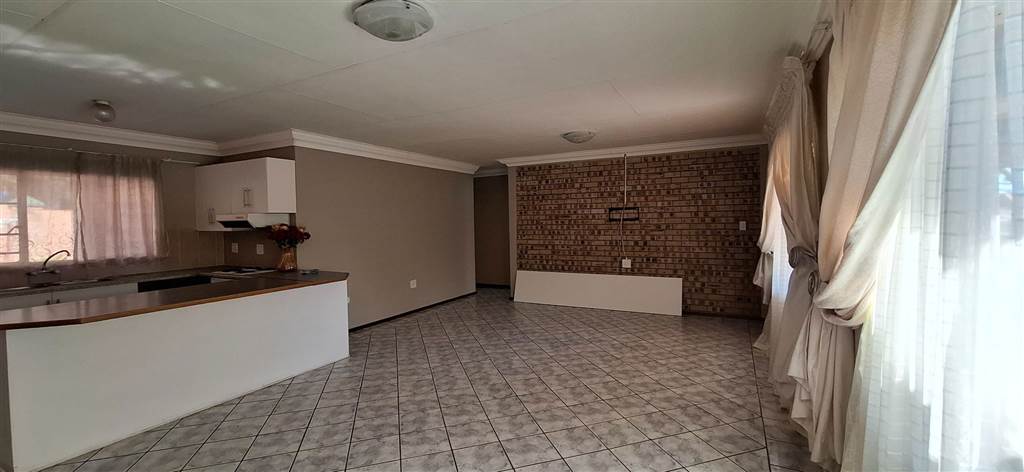 2 Bed Townhouse in Bendor photo number 4