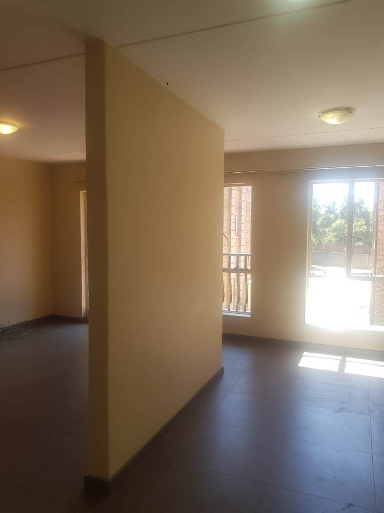 Studio apartment in Silver Lakes photo number 12