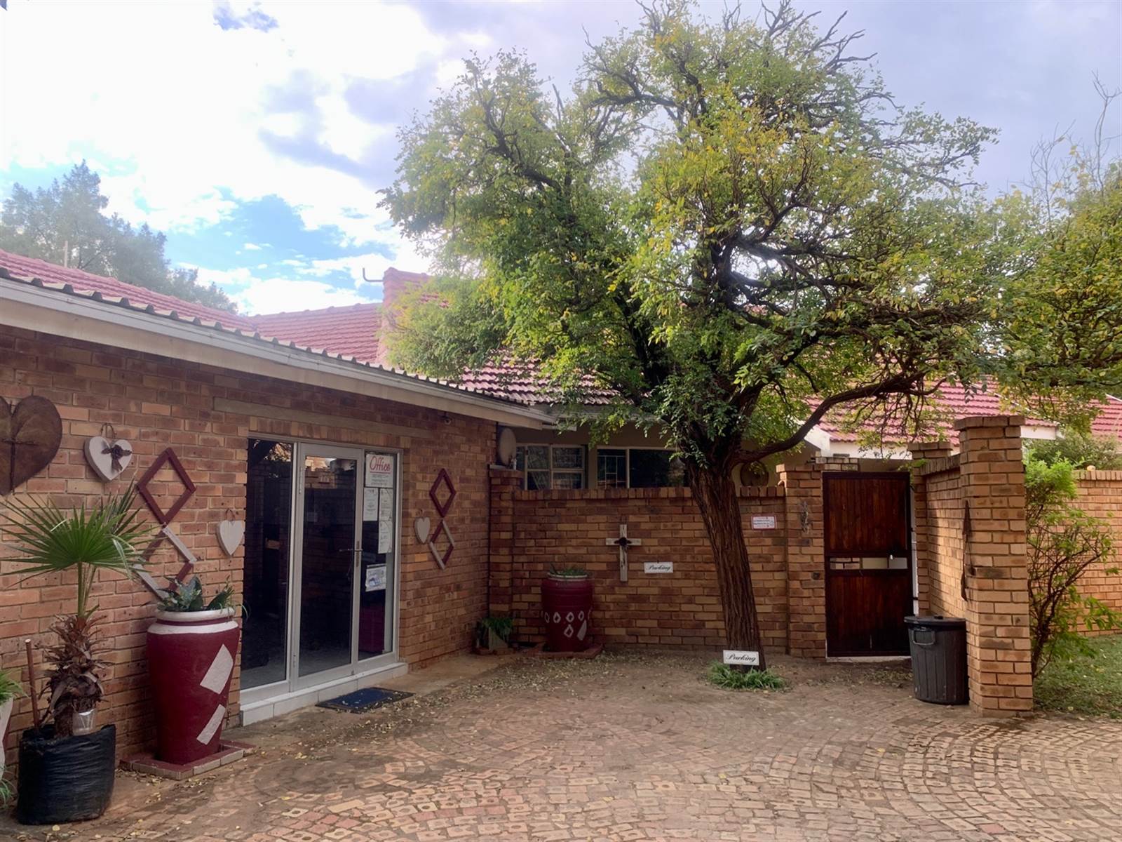 11 Bed House in Wilkoppies photo number 6