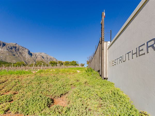 904 m² Land available in Paradyskloof