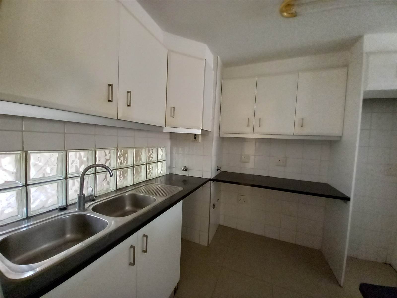3 Bed Apartment in Musgrave photo number 17