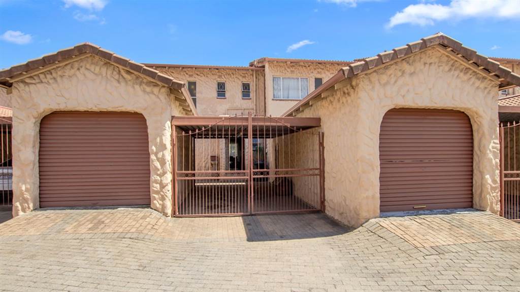 3 Bed Townhouse in Ontdekkers Park photo number 24