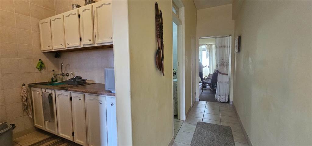 1 Bed Apartment in Scottburgh Central photo number 5