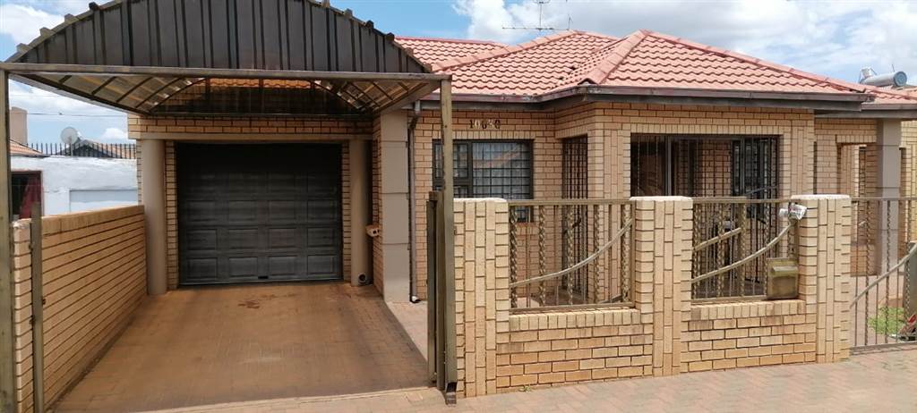 5 Bed House in Lenasia photo number 2