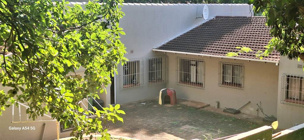 3 Bed House in Uvongo photo number 25