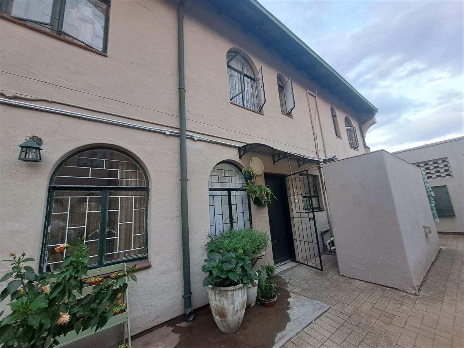 2 Bed Townhouse in Rietfontein photo number 1
