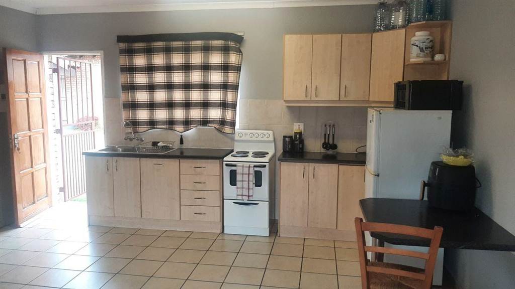 1 Bed Townhouse in Secunda photo number 7