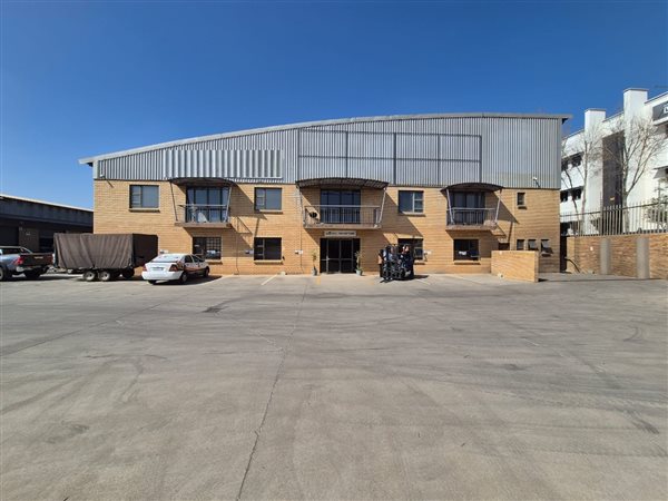 2 500  m² Industrial space