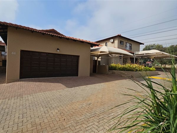 3 Bedroom Townhouse 3 Bedroom Townhouse