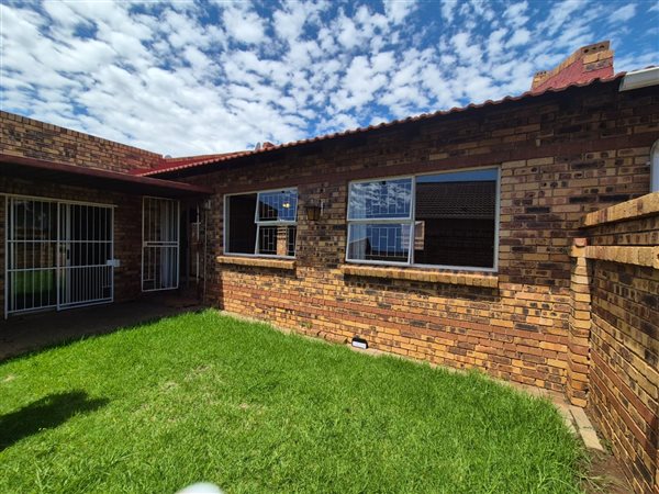 2 Bedroom Townhouse 2 Bedroom Townhouse