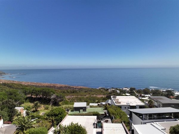 703 m² Land available in Camps Bay