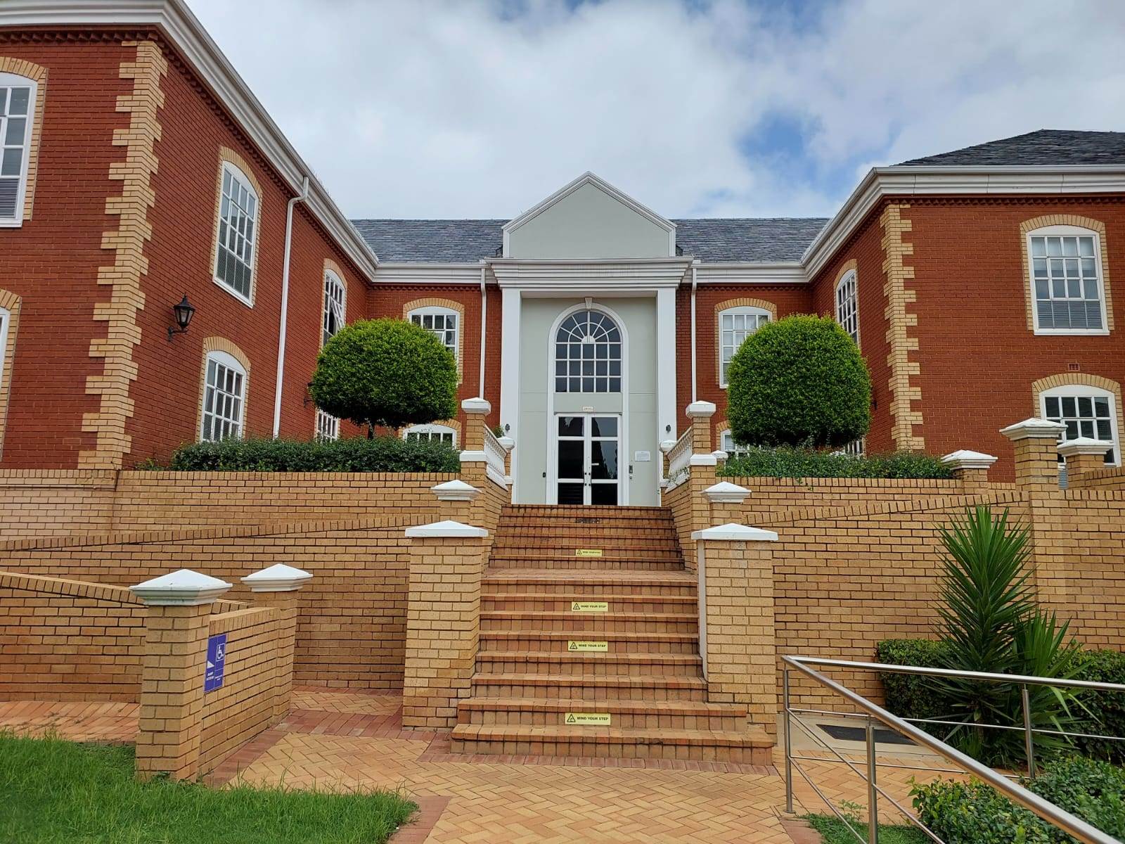724  m² Commercial space in Bryanston photo number 1