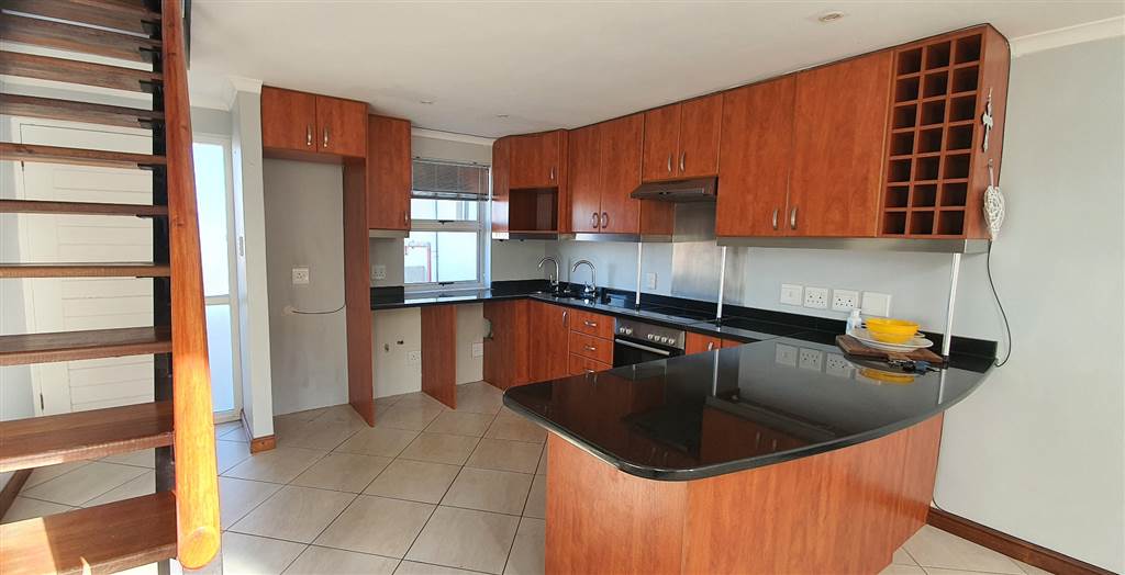 2 Bed Penthouse in Port Owen photo number 3
