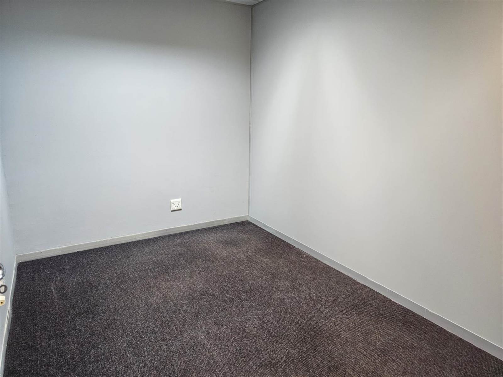 81  m² Office Space in Montana photo number 17