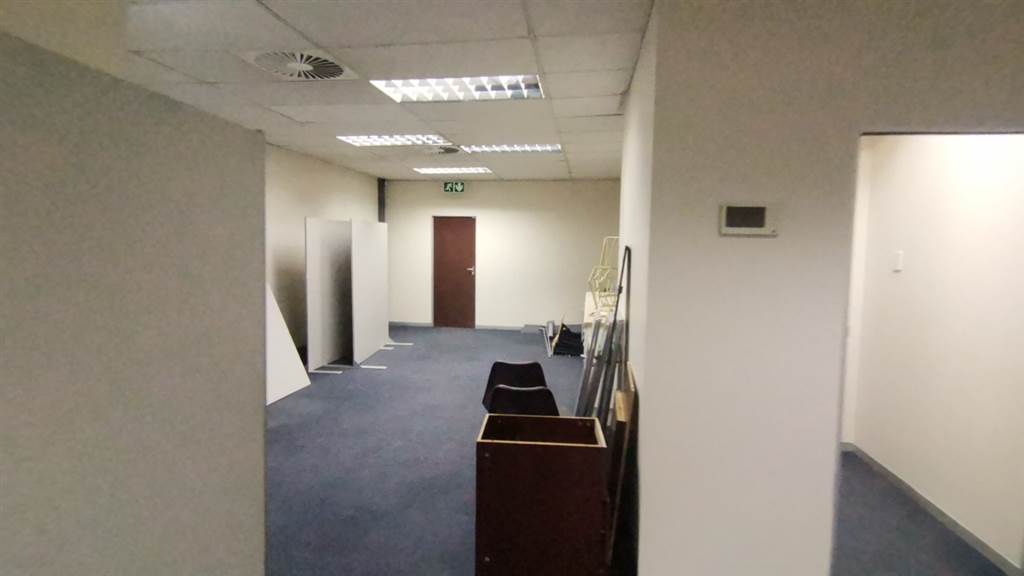 130  m² Commercial space in Bedfordview photo number 11