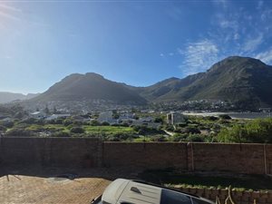 Townhouse in Hout Bay and surrounds