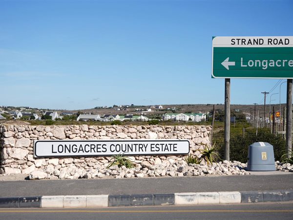 2.8 ha Land available in Long Acres