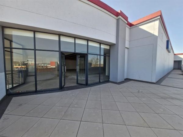 961  m² Commercial space