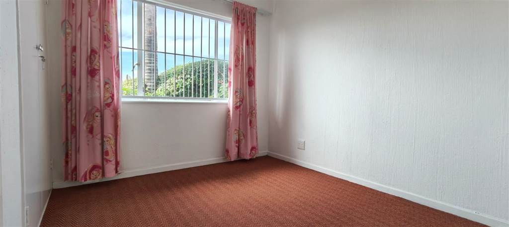 2 Bed Townhouse in Silverfields photo number 16