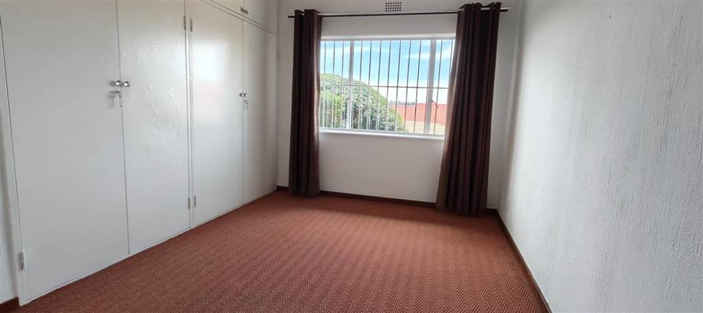 2 Bed Townhouse in Silverfields photo number 13