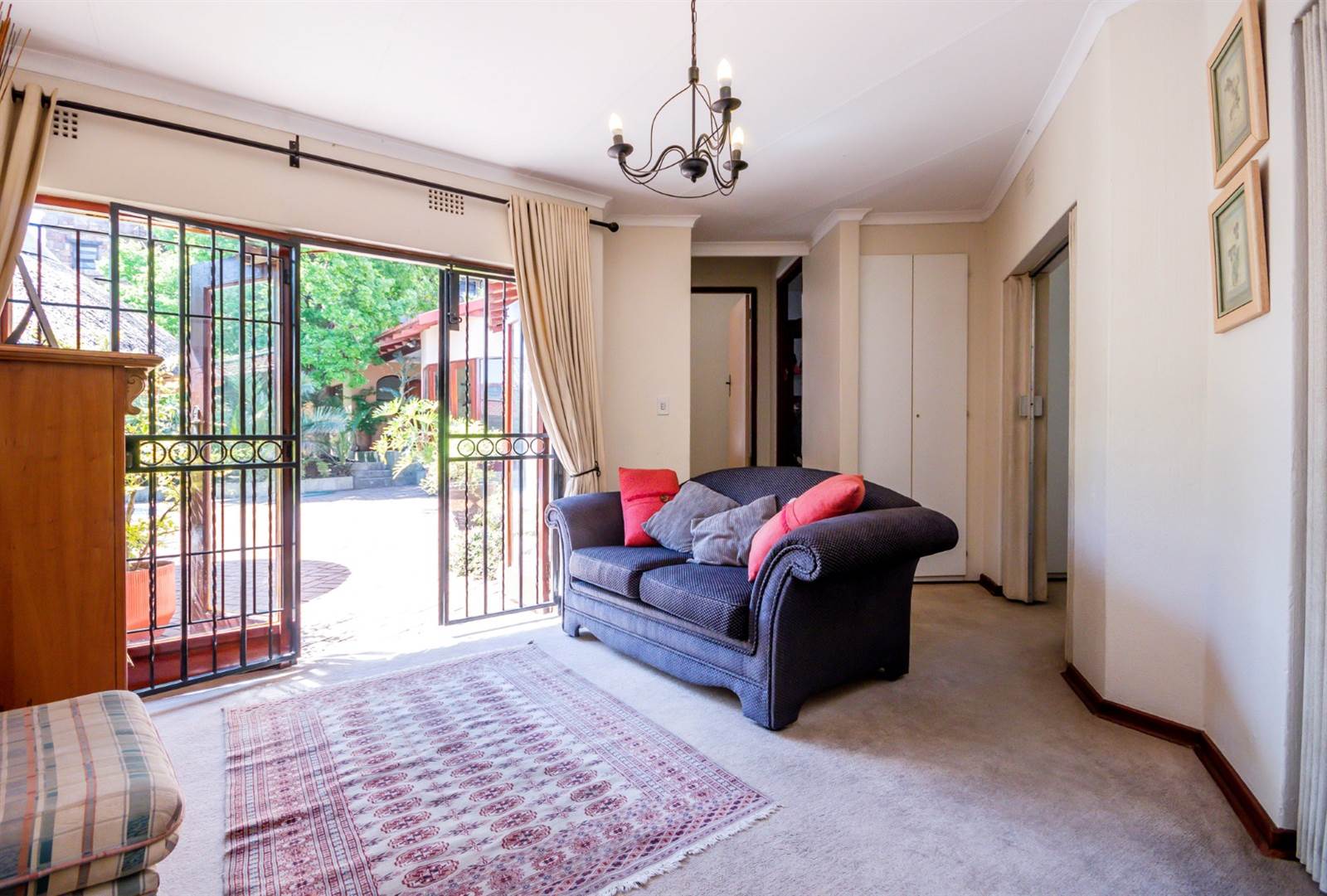 4 Bed House in Northcliff photo number 15