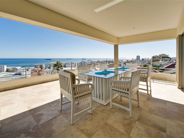 3 Bed Apartment in Bantry Bay
